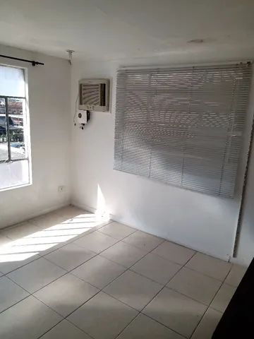 Sala alugo na praça do Atlético linda com ar,
