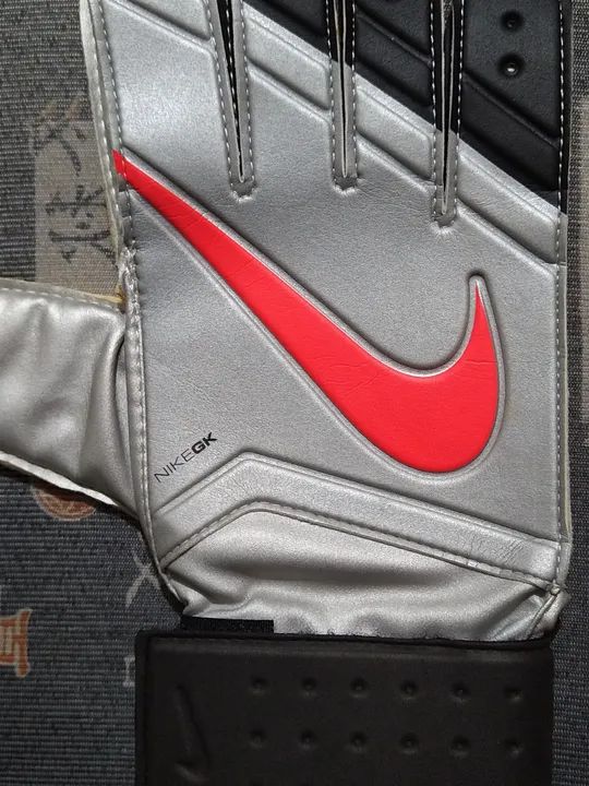 Luva de goleiro da Nike GK profissional / seminova - Foto 2