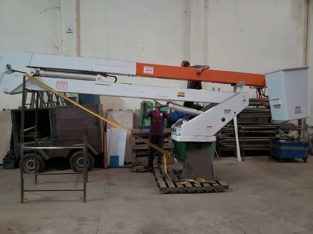 Cesto Aéreo 13,5 metros Duplo Guiton Isolado 46 Kv