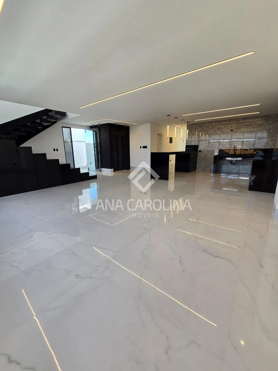 Casa Luxuosa com Elevador e Rooftop no bairro Ibituruna
