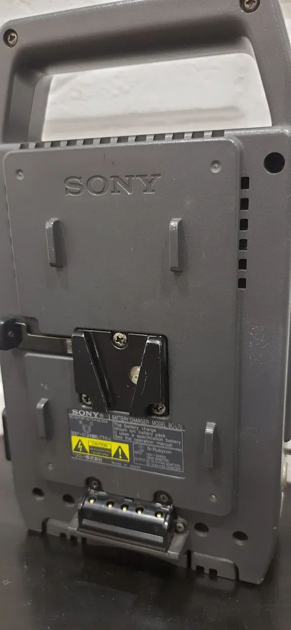 Sony AC-DN10A / BCL-70 - Carregador Profissional Dual - Original - Foto 4