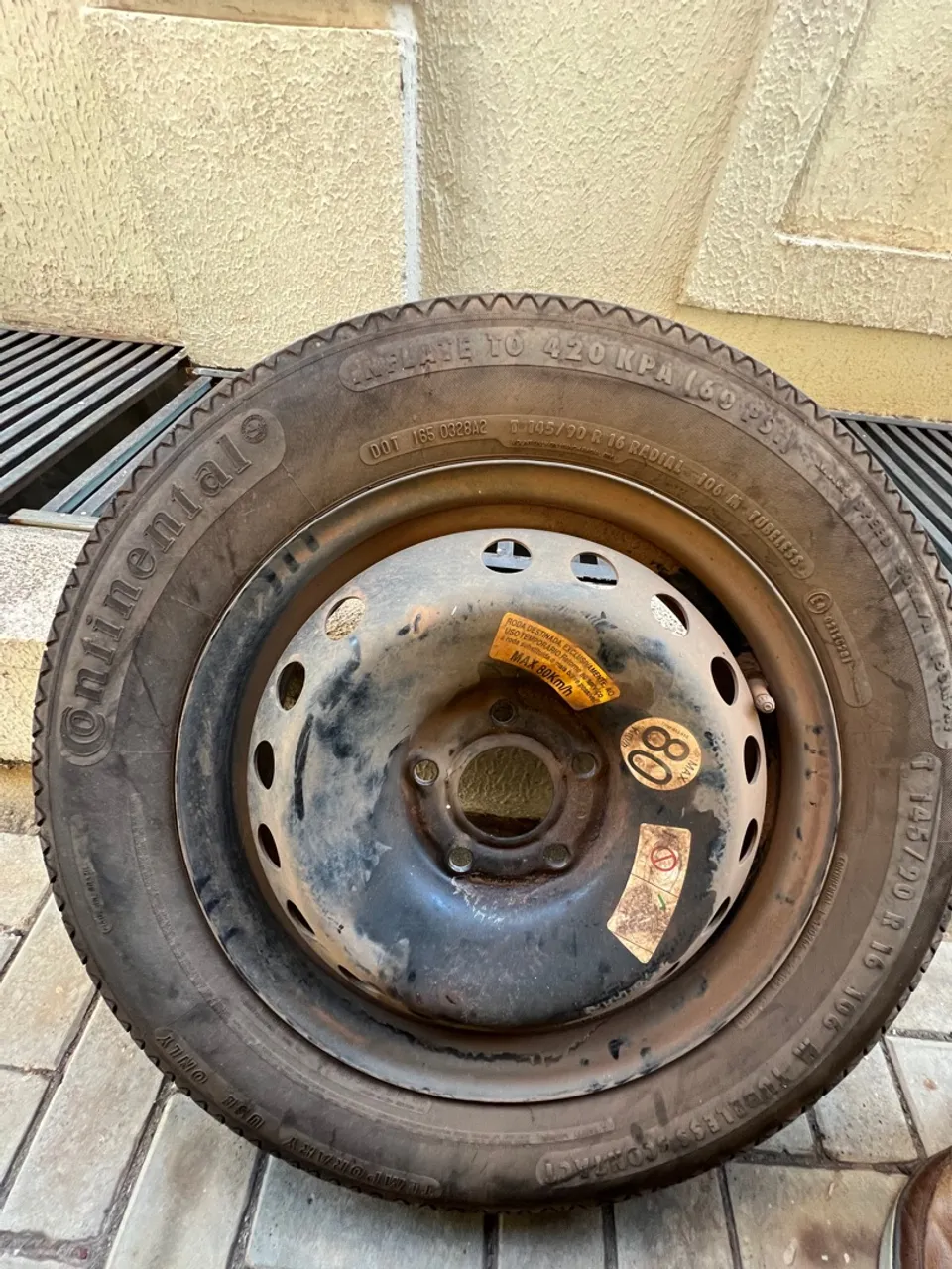 Roda e Pneu estepe 145/90/16 marca Continental nunca usado
