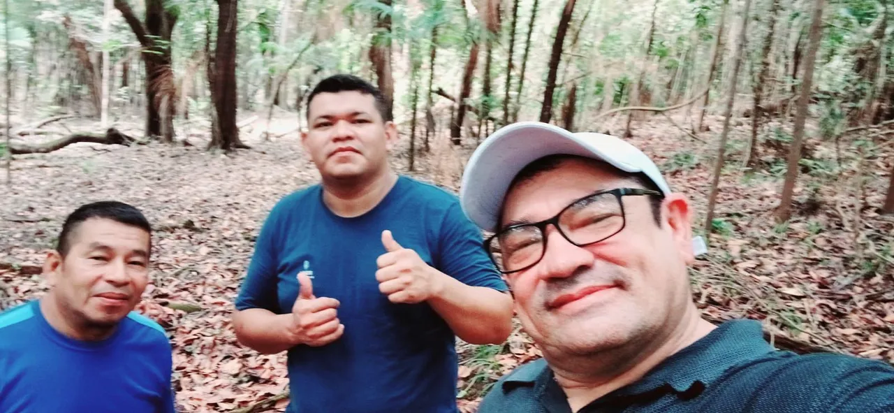 Vendo terreno medindo 50 X 40 próximo a praia da lua
