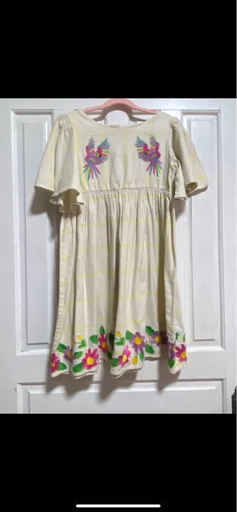Vestido tecido com Bordado fábula ( TAM 8 ) pouco uso