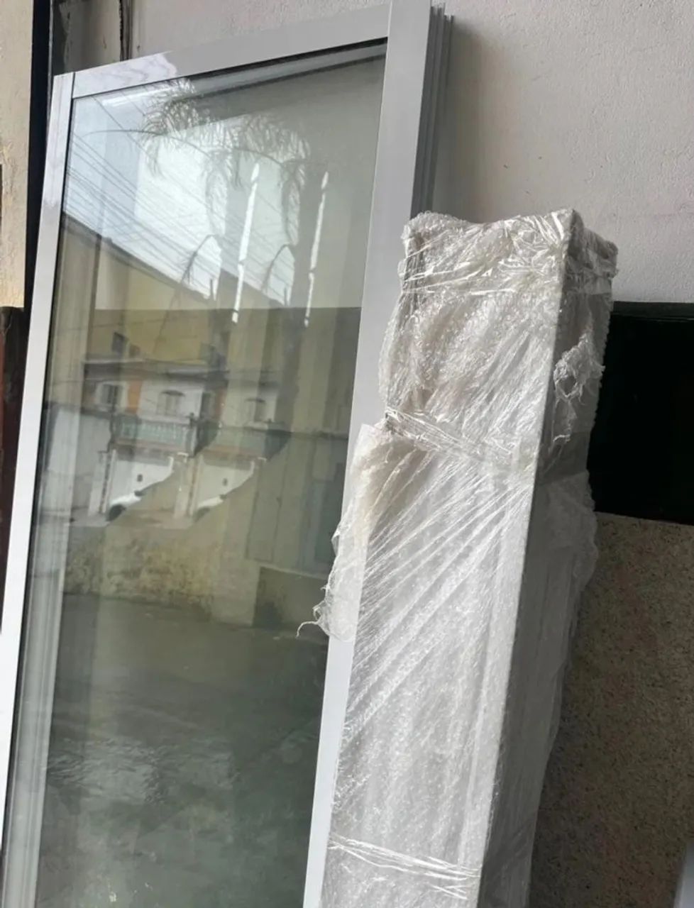 Porta balcão com Persiana integrada 