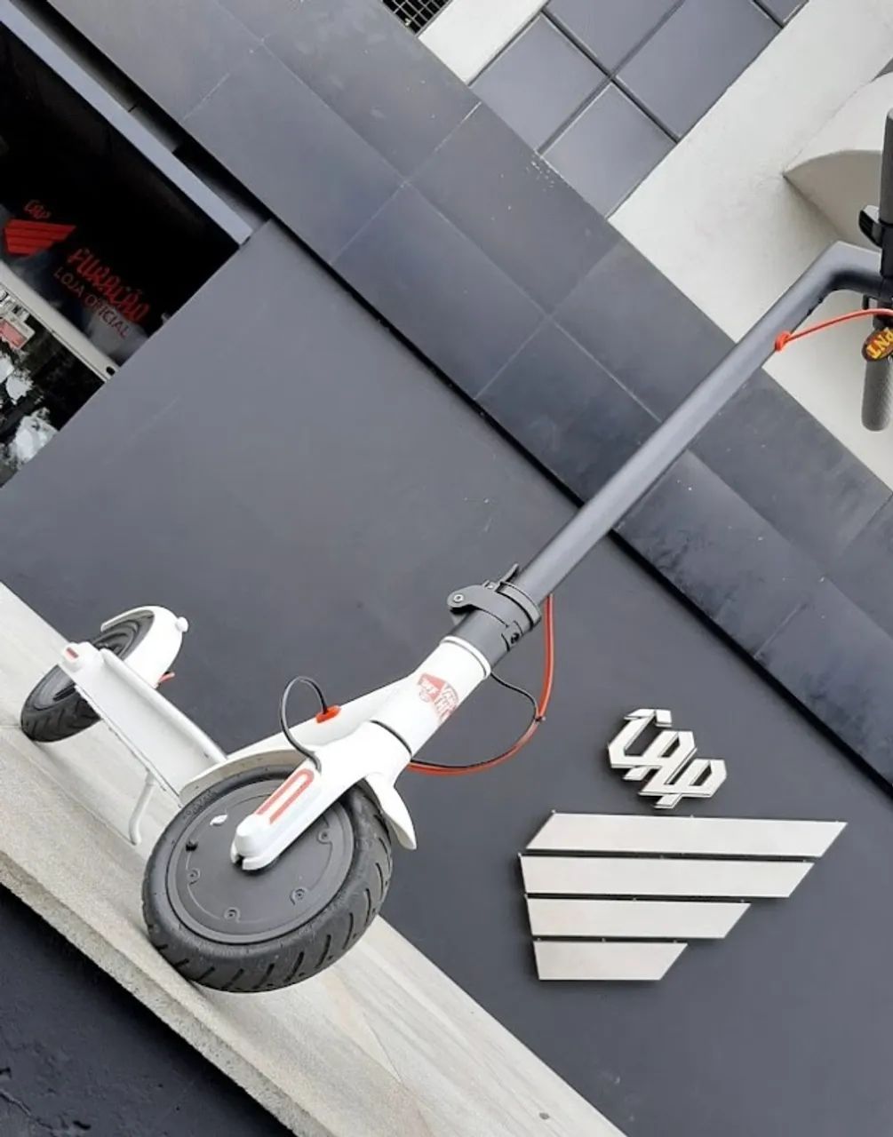 VENDO PATINETE ELÉTRICO COM CAIXA!!! BATERIA 45%, MARCA SÓ 3 PONTINHOS DE 5