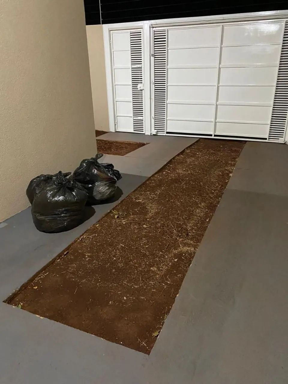 Jardineiro poda de avrer e Roçada de grama  watzp * - Foto 2