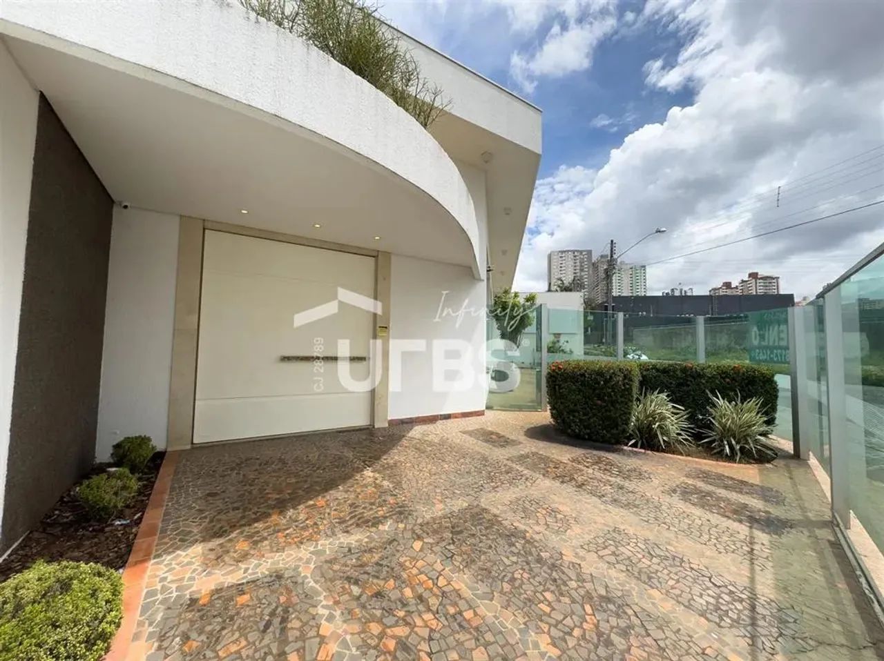 Sobrado comercial com fino acabamento - Foto 2