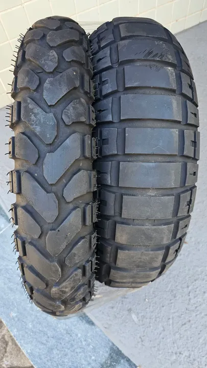 Par de pneus big trail, Triumph e BMW, seminovos