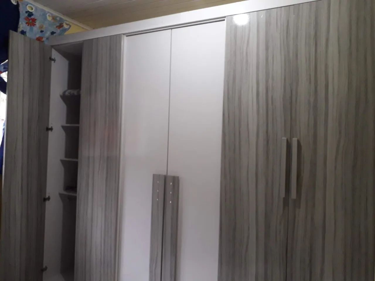 Guarda-roupa de 6 portas com 4  gavetas - Foto 3