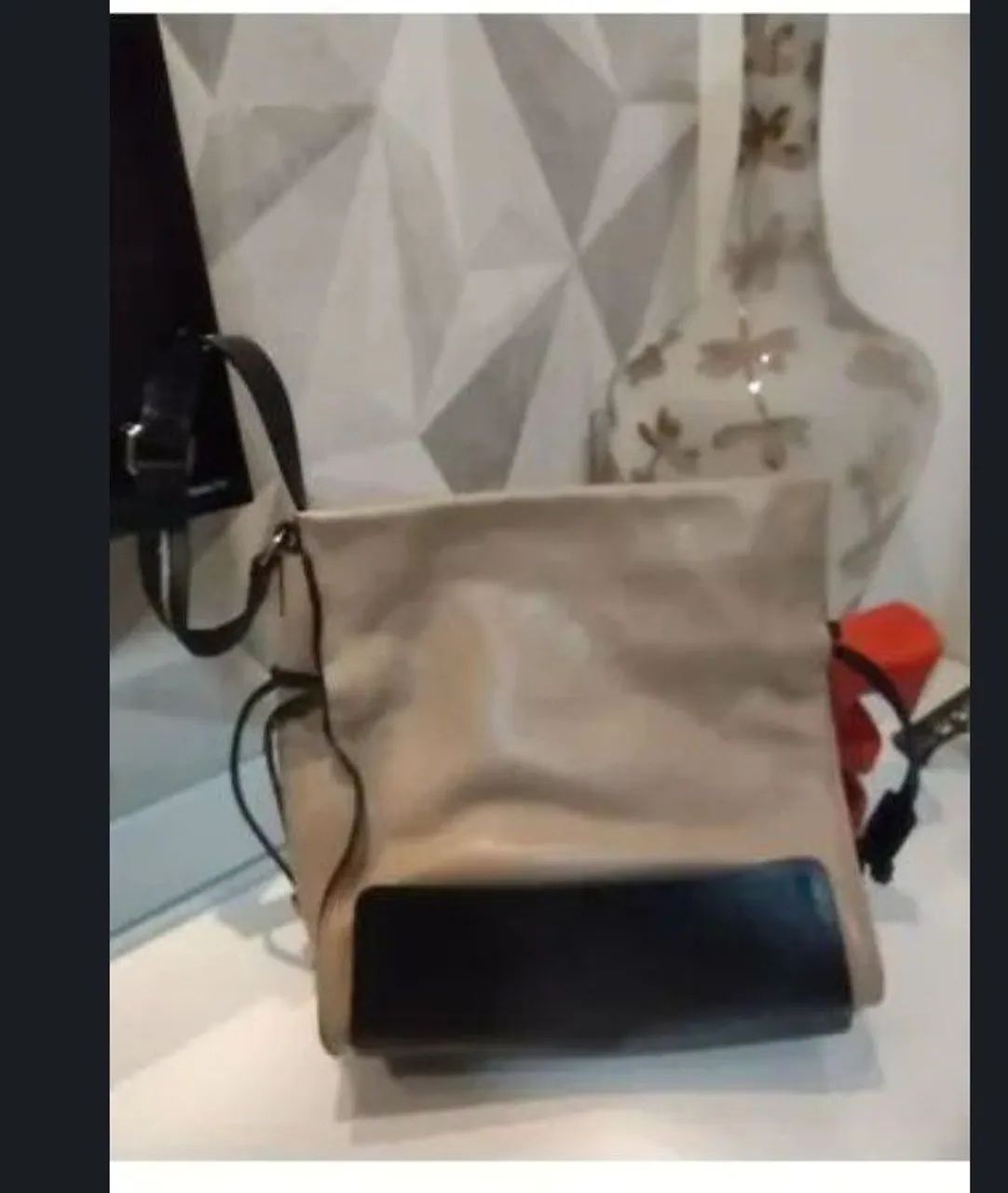 Bolsa Arezzo de couro legítimo bege com detalhe em cafe
