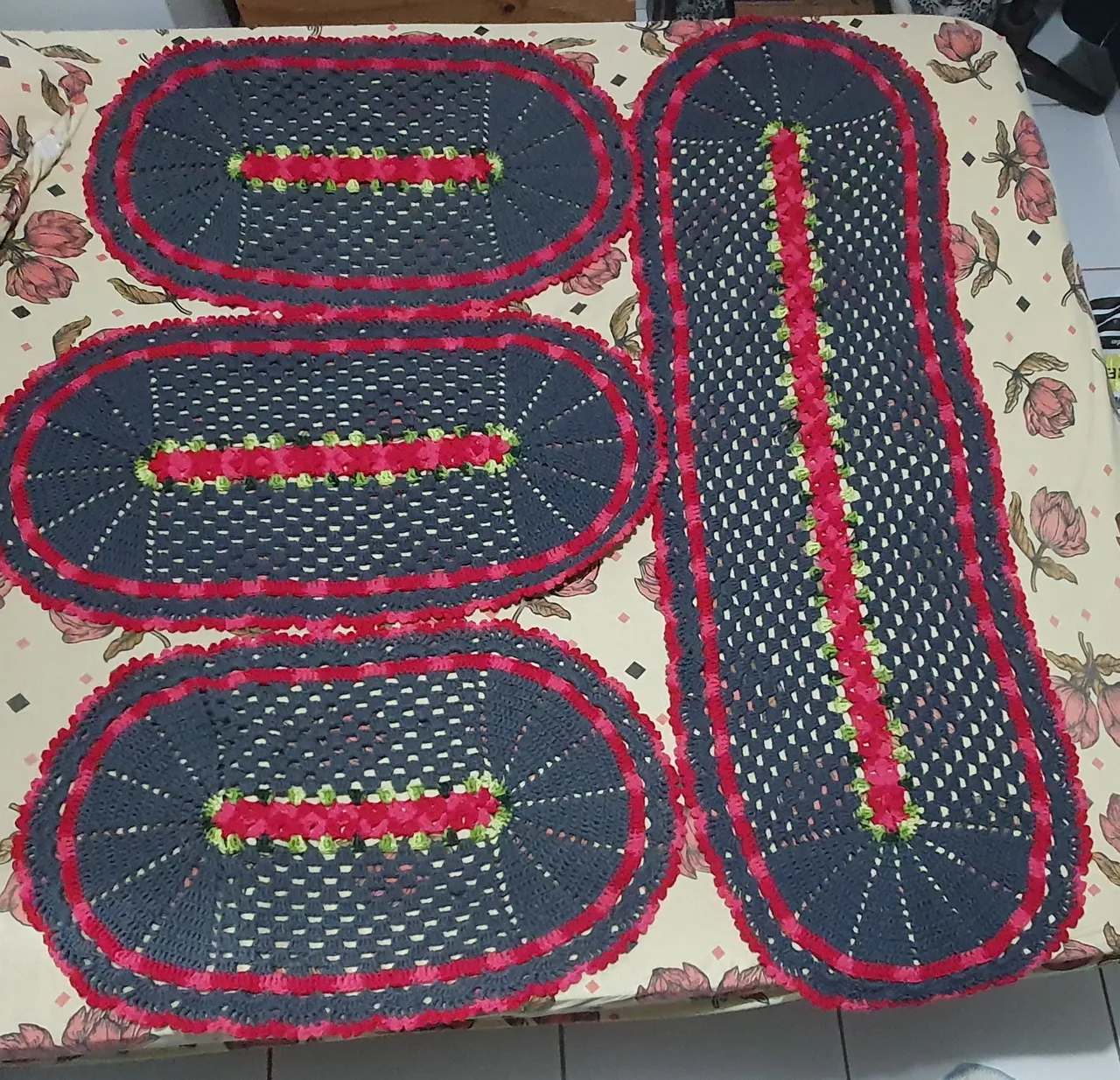 Jogo de Tapetes de Crochê Artesanais 4 peças