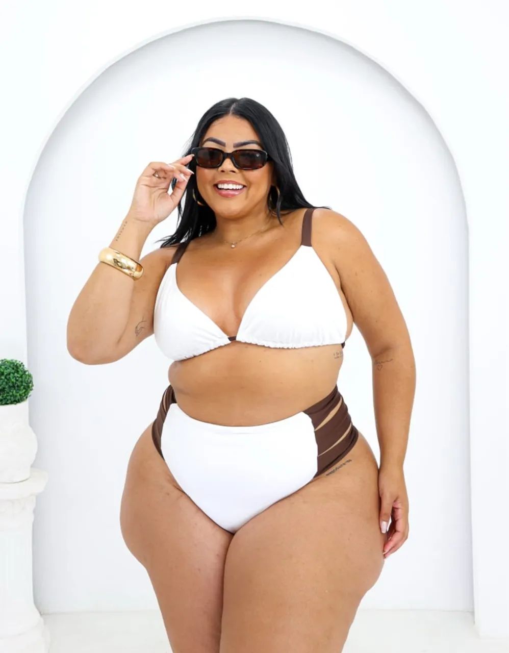 Biquíni Plus Size Branco com Detalhes Marrons