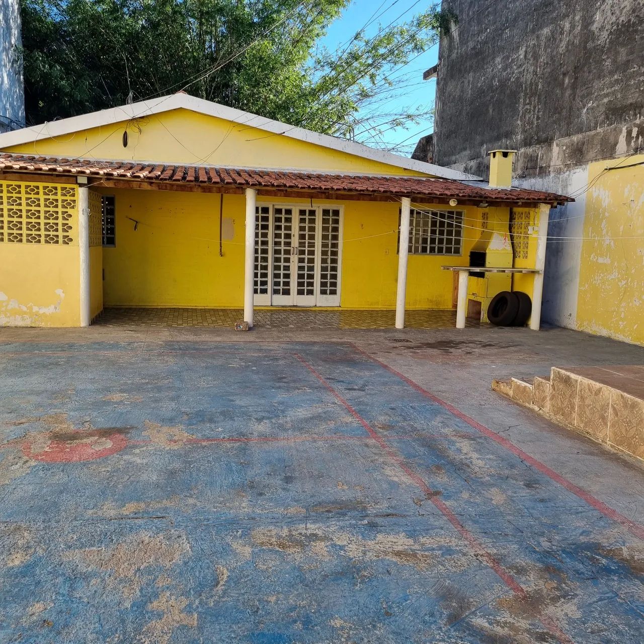 Casa central, com suíte e mais2 qtos. na Rua Ladario