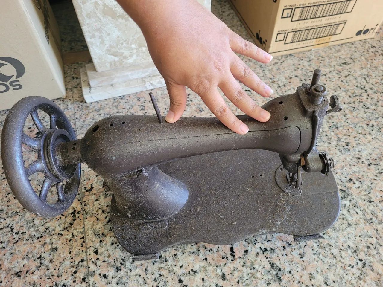 Máquina de costura antiga Singer - Foto 5