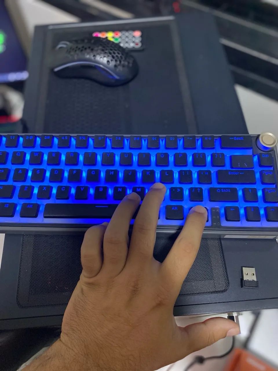 Teclado Mecânico Royal Kludge R65 65% RGB Switch Chartreuse Espanhol - Foto 3