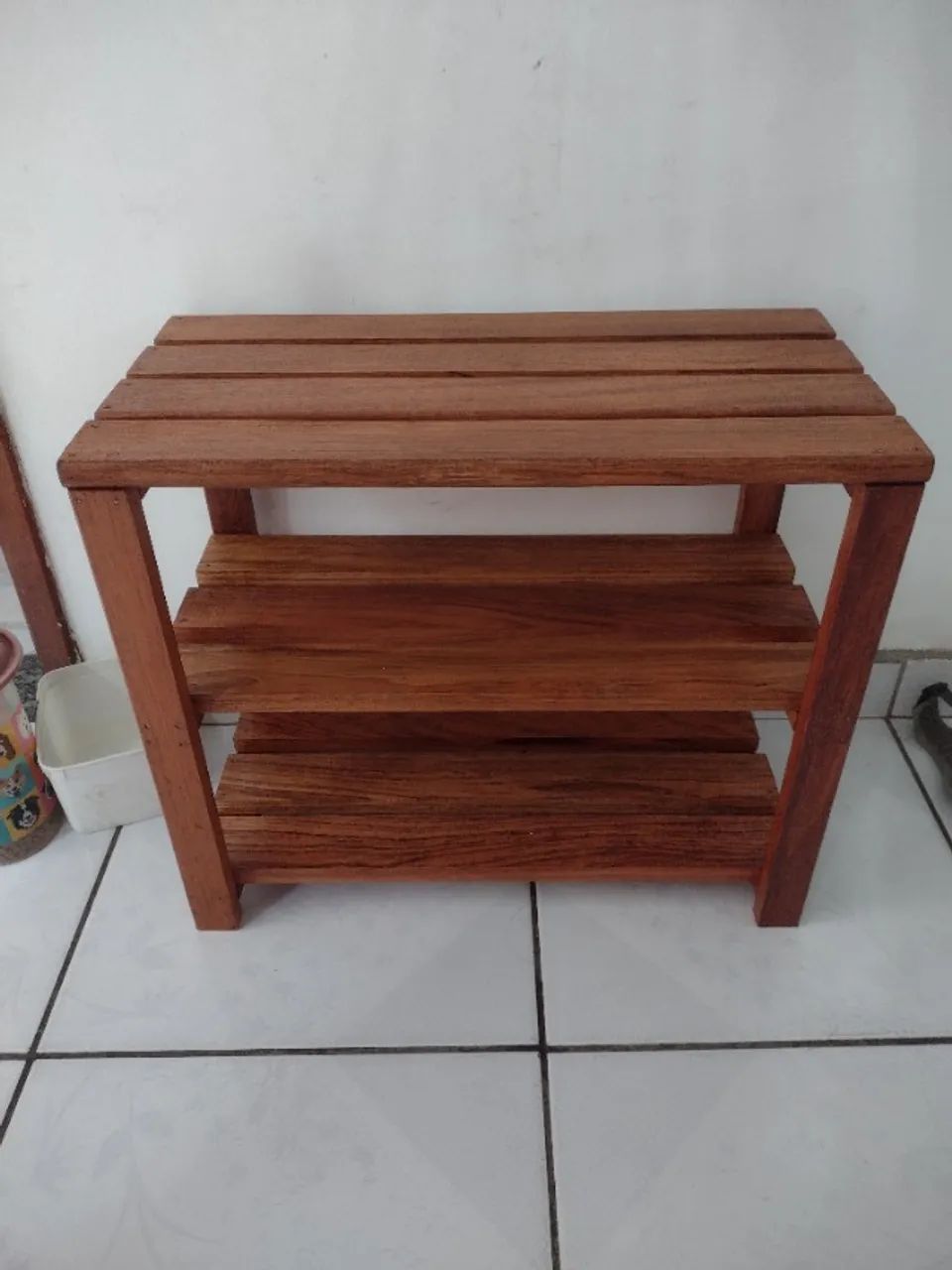 Sapateira nova tipo banco em madeira de lei 