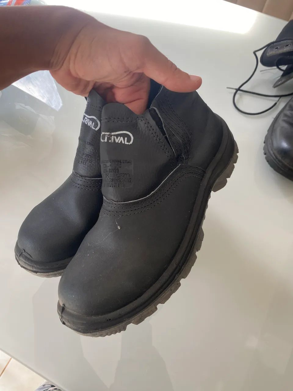 Bota bico de ferro 
