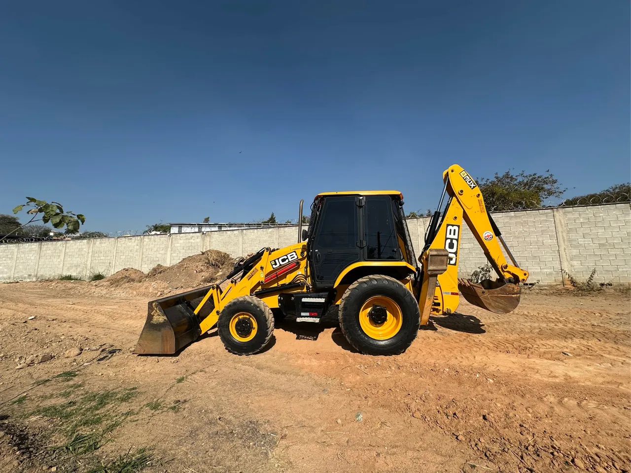 Retroescavadeira JCB 3CX 2023 4X4  - Foto 3