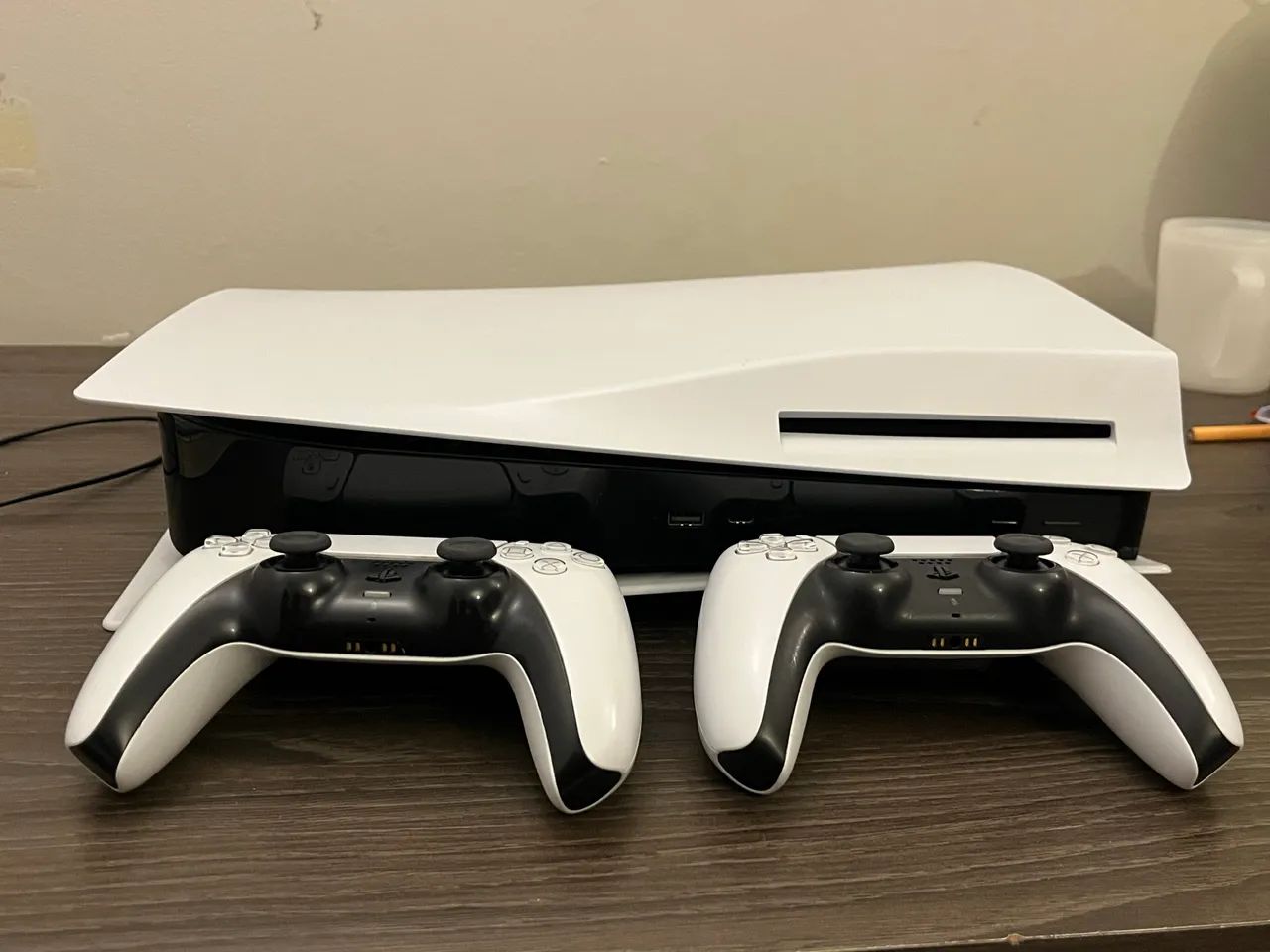 Ps5 com dois controles, 5 jogos FC 25, 2K25, UFC 5, GTA V, SPIDER MAN 2 - Foto 4