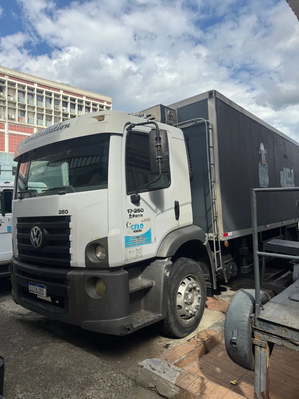 Vaga pra motorista de caminhão carteira D - Foto 3