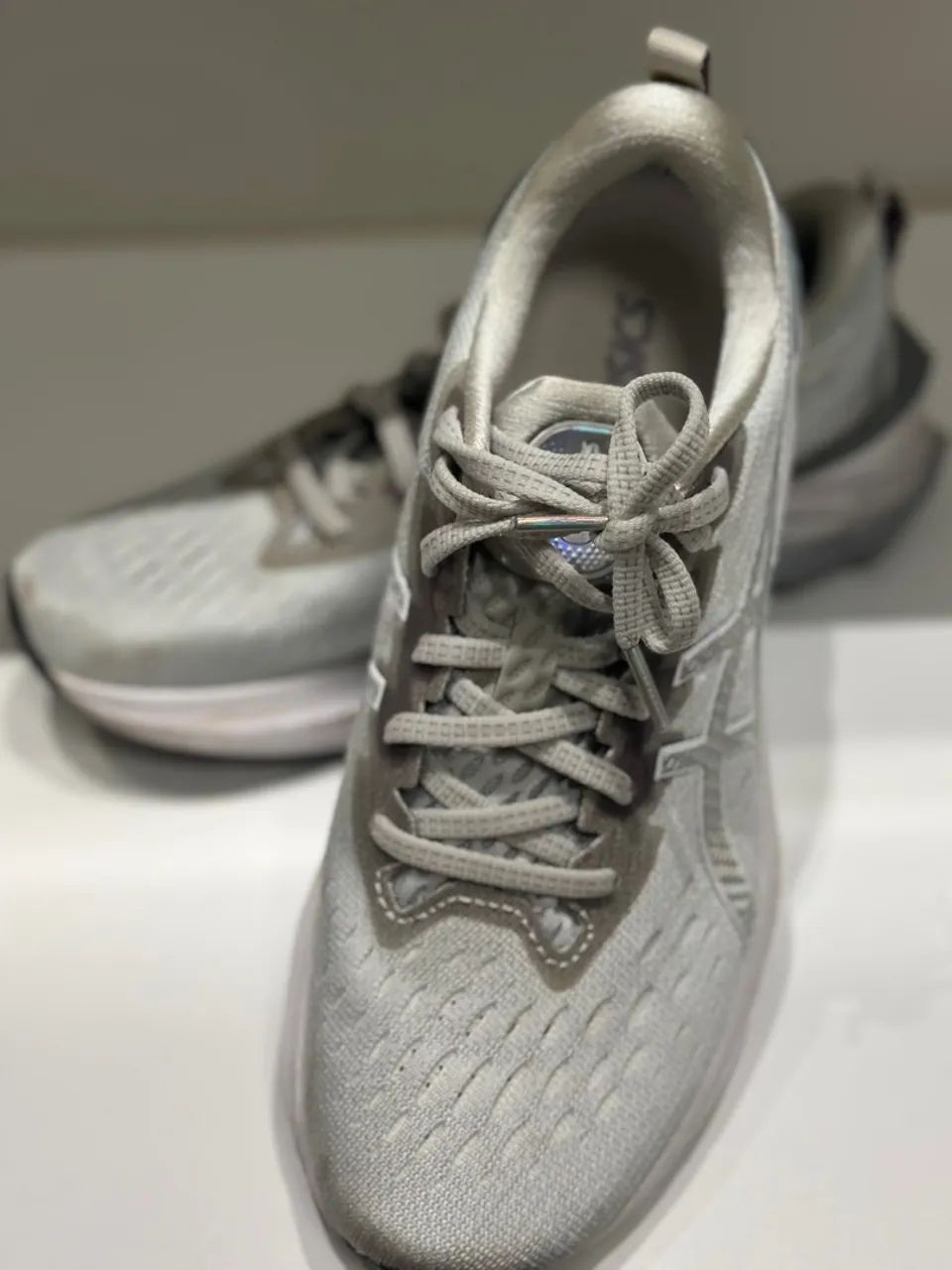 Tênis Asics Novablast 2 LE Feminino Cinza" - Foto 5