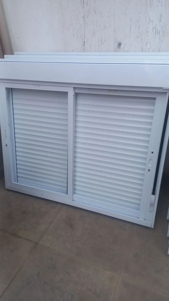 Janela com persiana branca ( tenho 4 peças ) - Foto 5