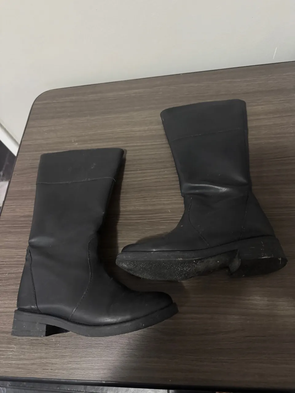 Botas de cano alto 33 trouxe da Argentina LEIA A DESCRIÇÃO