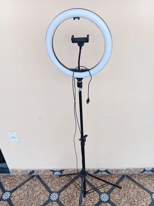 Tripé com luminária. - Foto 3