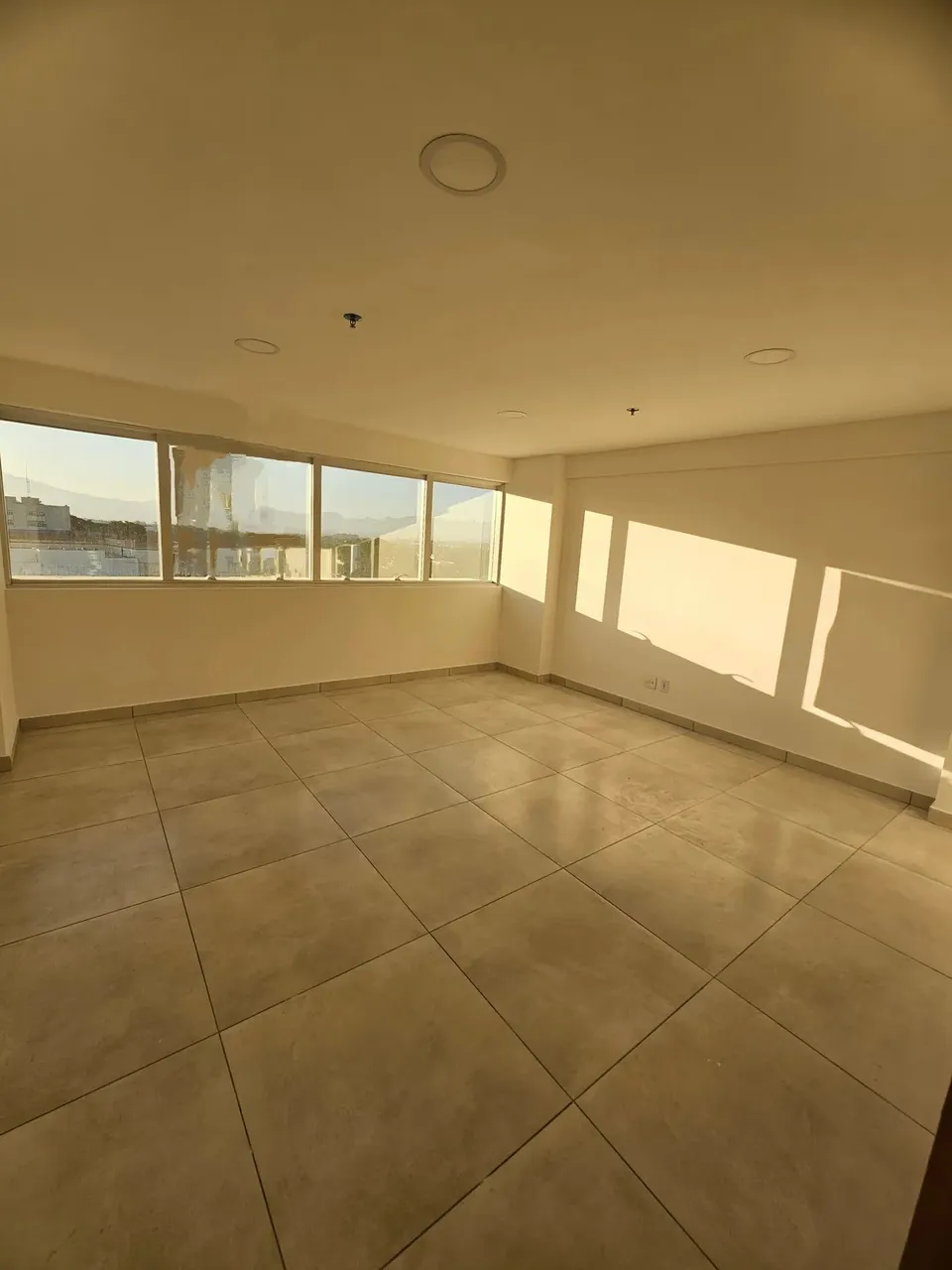 Sala comercial em Centro - Itaboraí - RJ