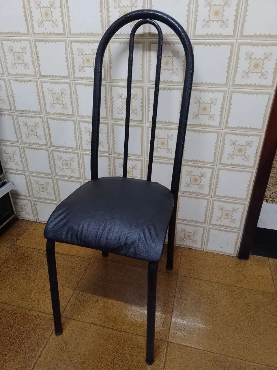 Cadeira de Metal com Assento Estofado