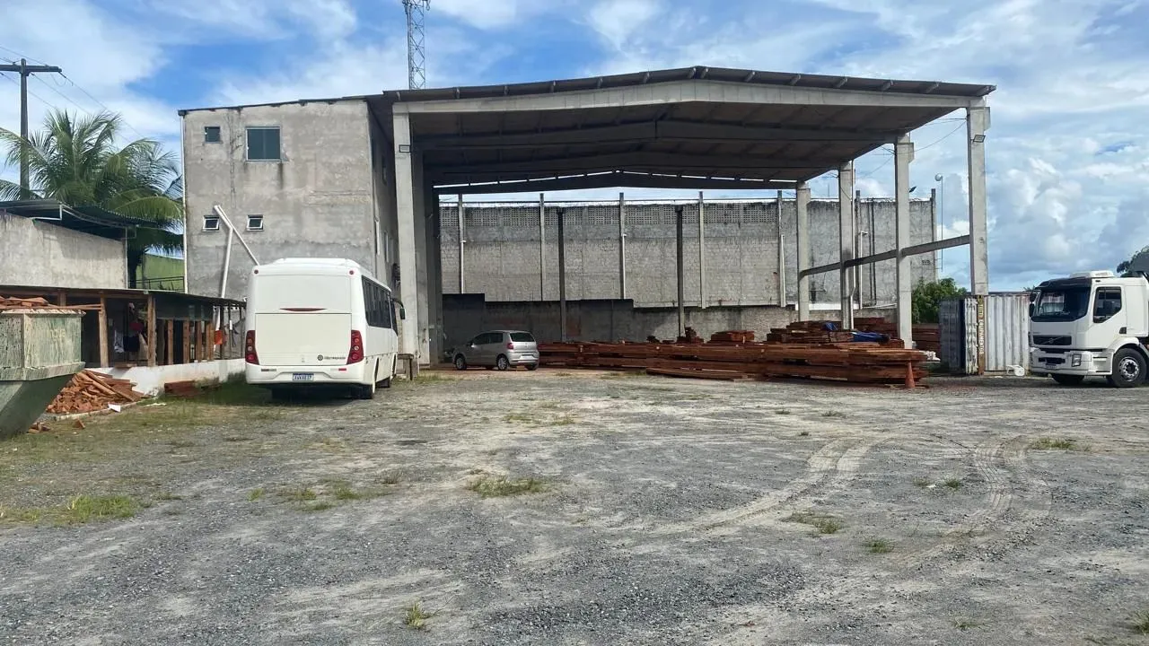 Alugo Excelente Galpão com Estrutura Completa Bairro Limoeiro, Camaçari/BA