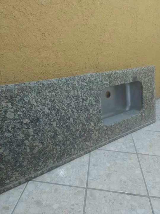 Pia de Granito Usada já com cuba inox. - Foto 2