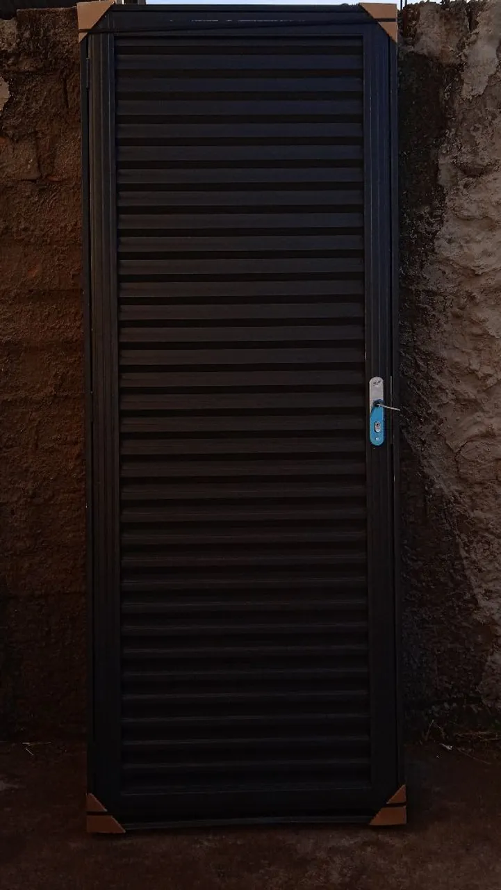 Porta nova, pra vender hoje 150