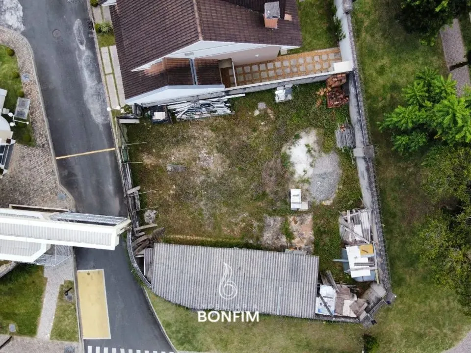 TERRENO EM CONDOMÍNIO FECHADO, 320,50 M² DE ÁREA TOTAL EM SANTA FELICIDADE.