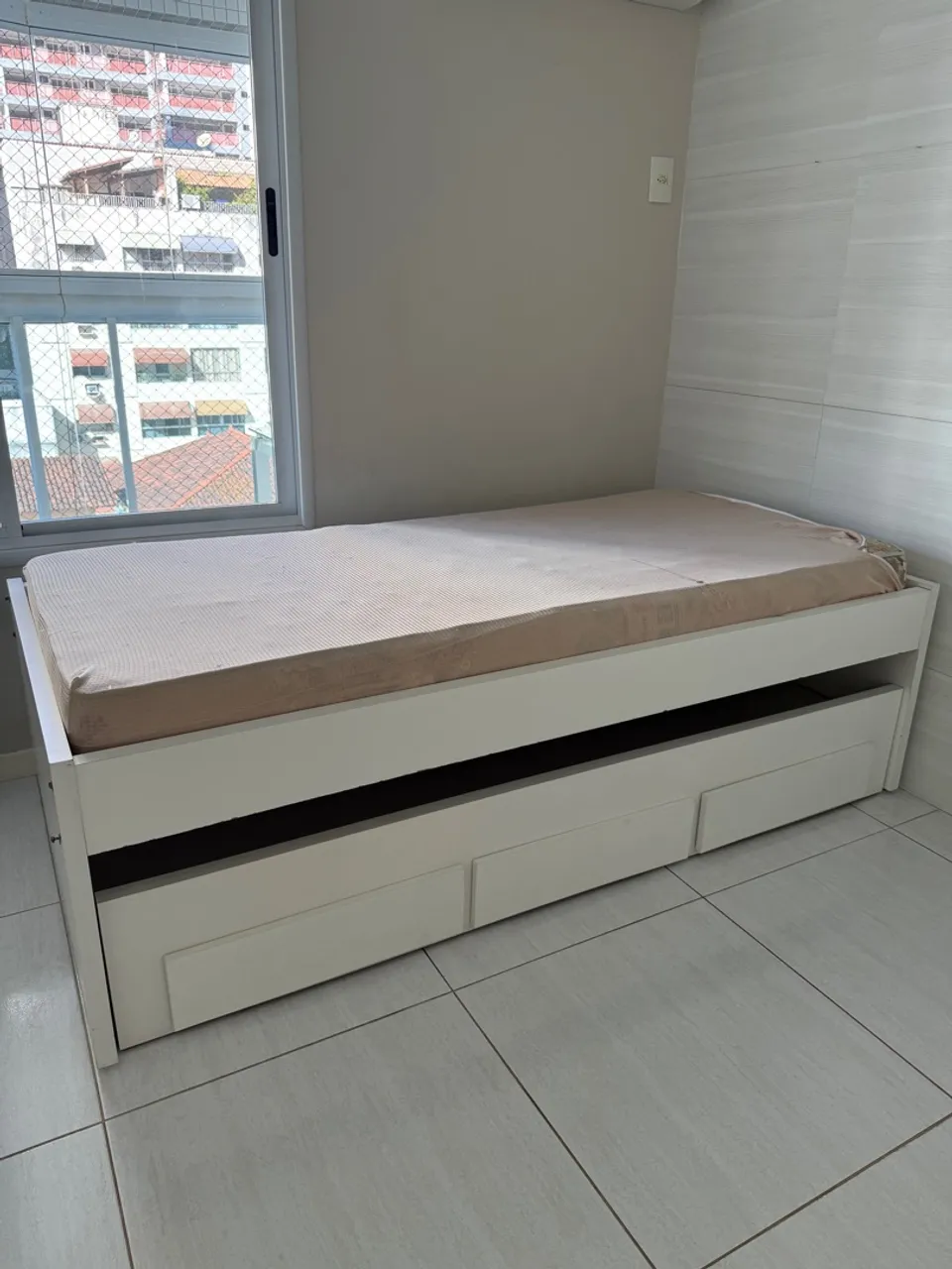Cama Box com gavetas branca e colchão