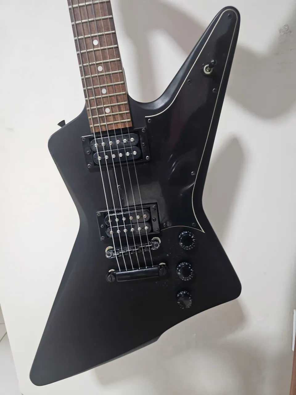 Guitarra Explorer Preta