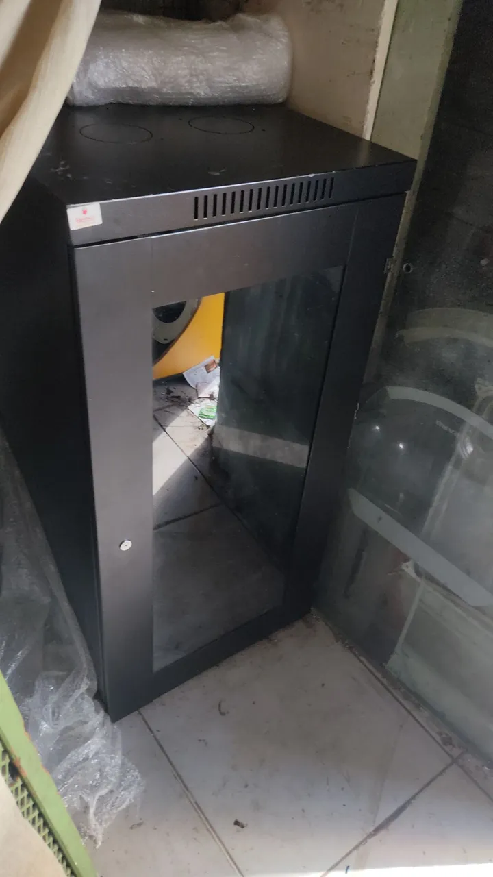 Rack de Servidor 19" com Porta de Vidro