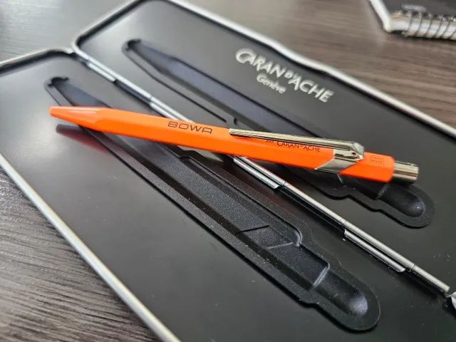 Caneta Caran D'Ache Genère 849" Fluo Orange 