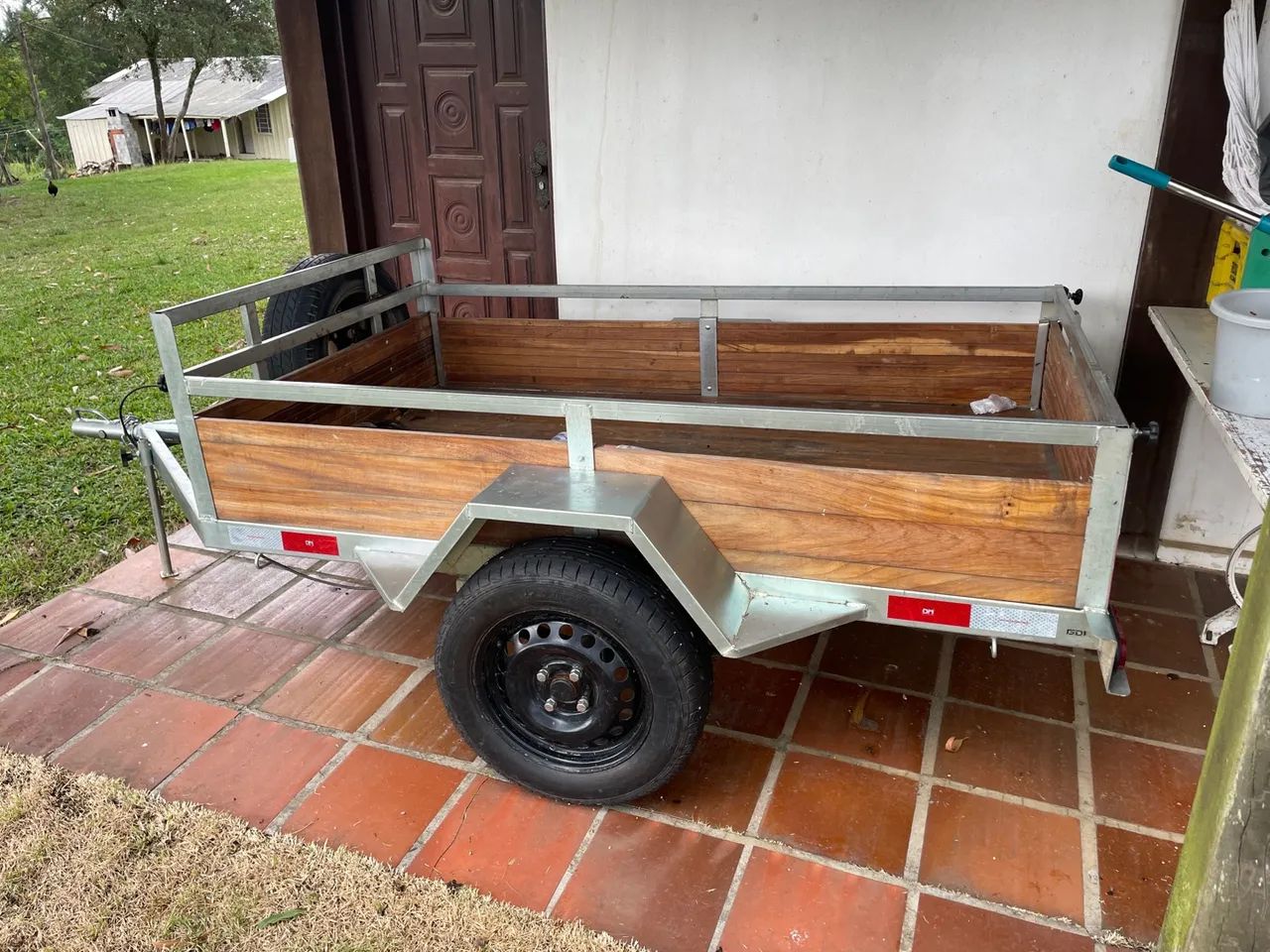 Carreta reboque para transportar pequenas cargas