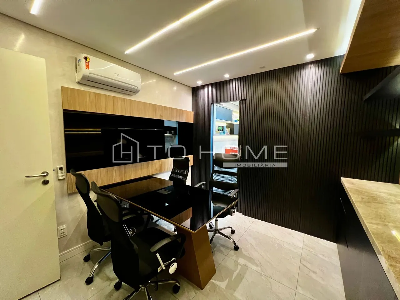 SALA COMERCIAL A VENDA NO CAMBEBA PORTEIRA FECHADA COM 26M TODA MOBILIADA