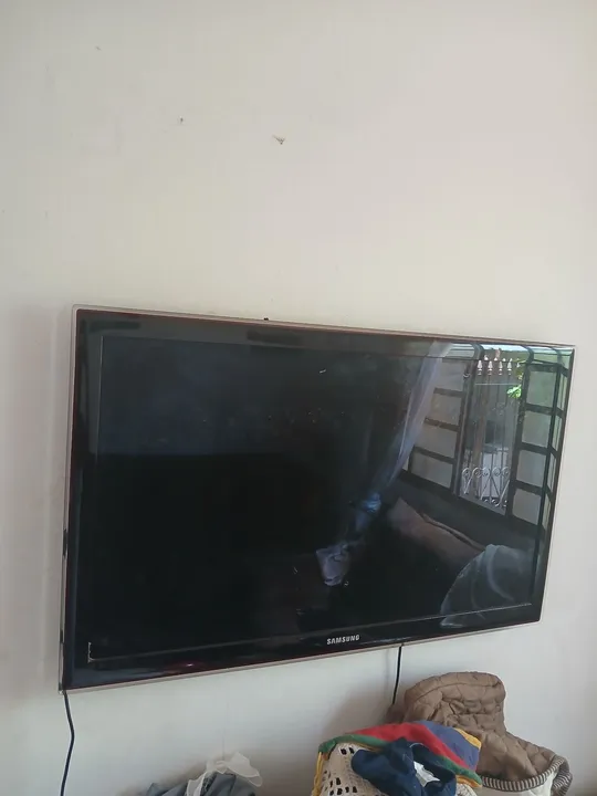 TV 42 polegadas. Não eh smart.