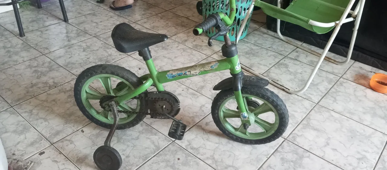 Bicicleta Infantil Verde com Rodinhas
