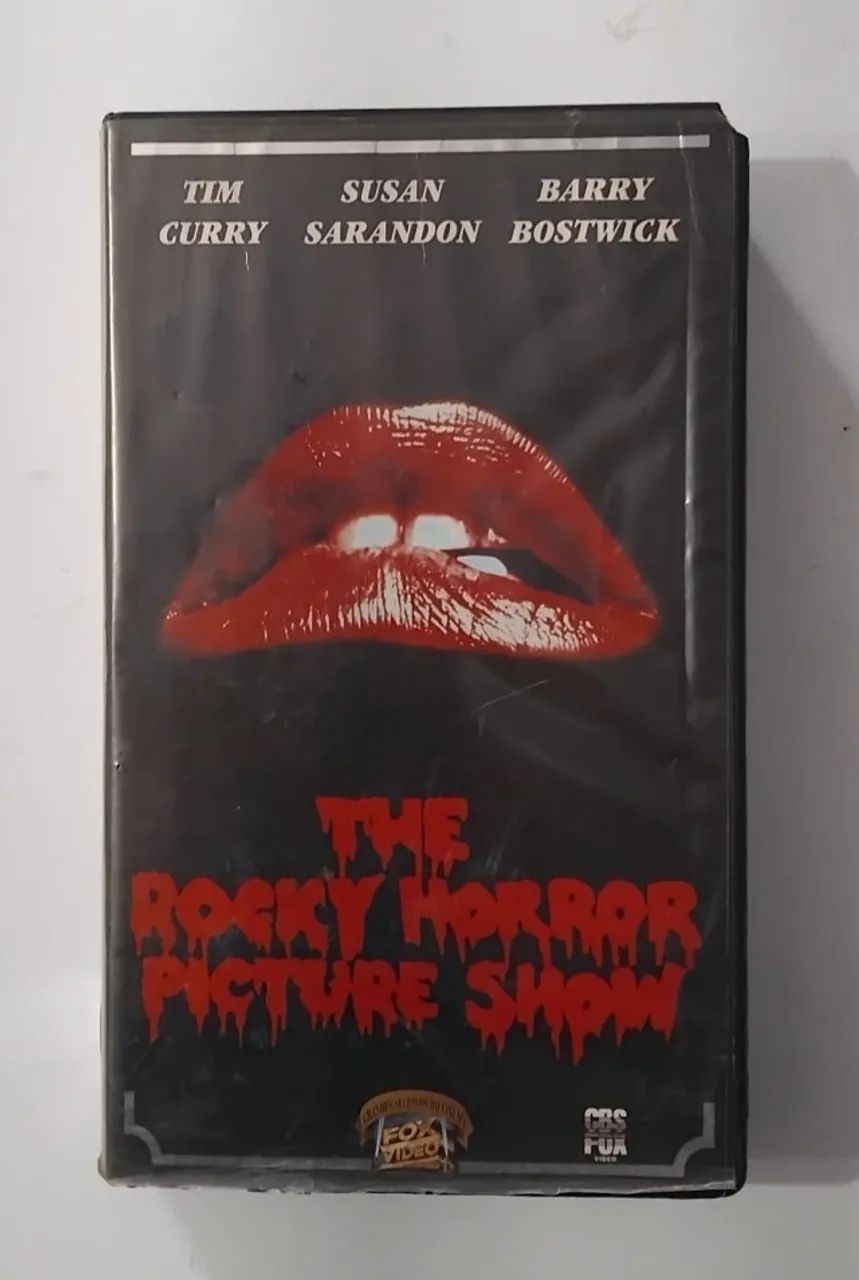 FITA VHS - "The Rocky Horror Picture Show" (1975), famosa mistura cult de musical e horror