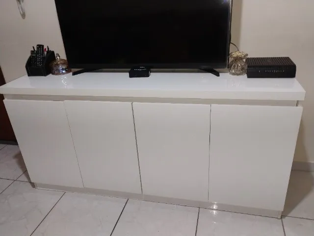 Balcão buffet de MDF branco alto brilho