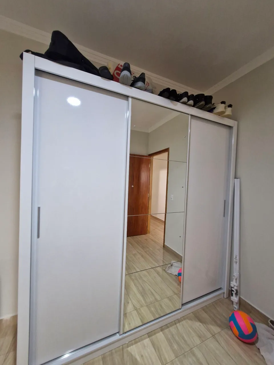 Guarda-Roupa Branco com Espelho - Oportunidade!