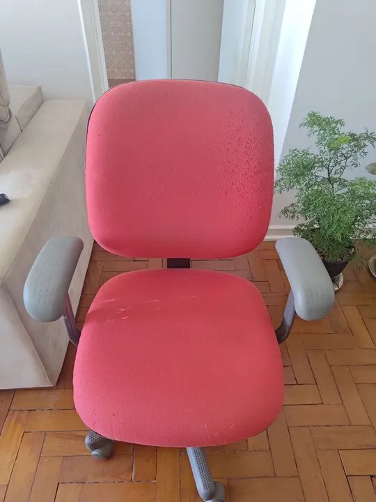 Cadeira de Escritório Vermelha Usada