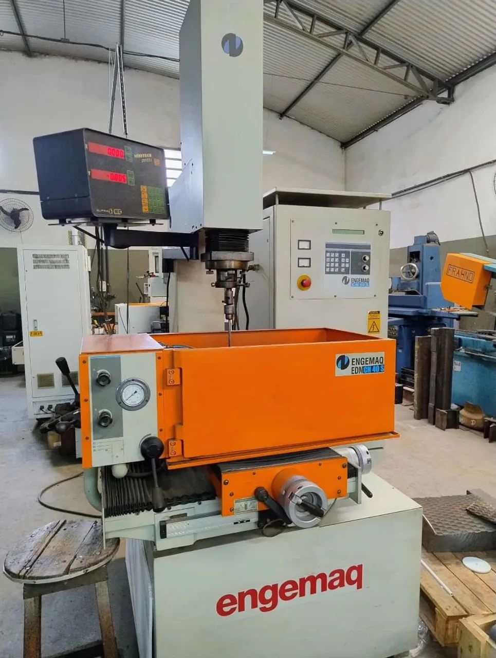 Eletroerosão Engemac EDM CN40S - vendo ou troco - Foto 5