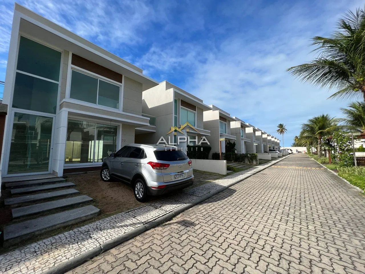 Casa de condomínio Duplex a venda tem 200 metros quadrados com 3 suites + gabinete home cl