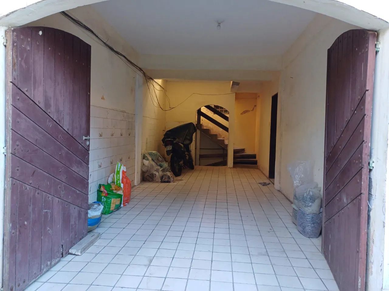 Solid wood garage gate64985874491010122